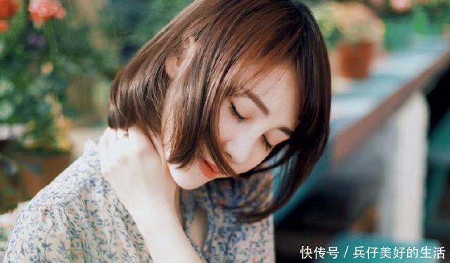 离婚两年后,前夫天天缠着我要复婚,那天他一进