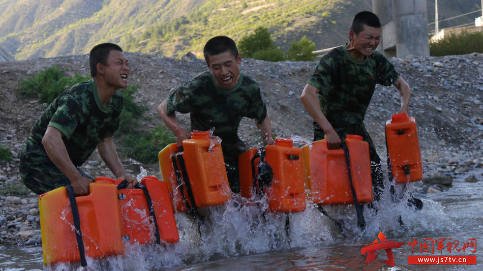 陇南森警:夏季酷暑大练兵