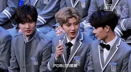 蔡徐坤眼影唇膏朱正廷化妆包,练习生们的面膜