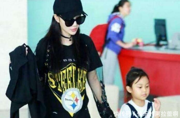 李小璐亮相机场, 满屏的玻尿酸脸变僵, 疑整容后