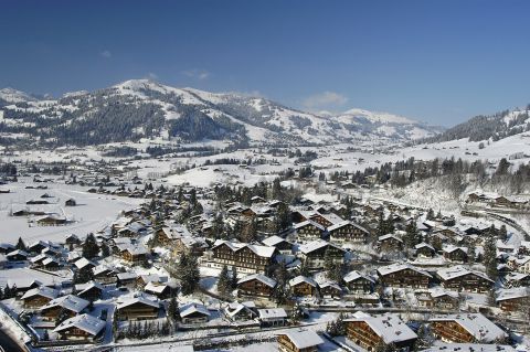 钱 的学校:学生家有钱有势,别人开跑他们飞-北