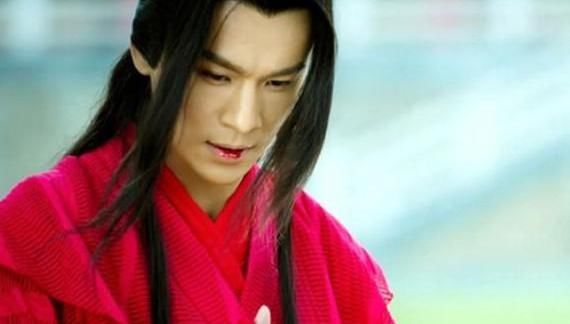 4,乔振宇,在《古剑奇谭》里饰演温文尔雅的欧阳少恭,一身红色衣服