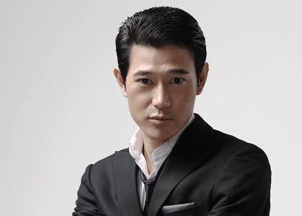 2008年8月4日,加入湖南卫视综艺节目《天天向上》主持团,后来一直在