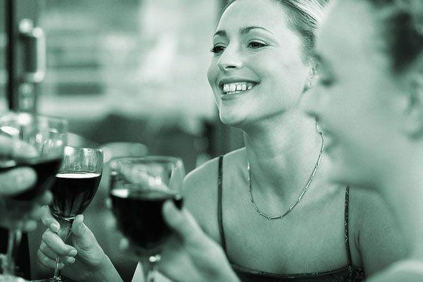 喝酒后肠胃不适,警惕酒精肝外还要学会解酒护