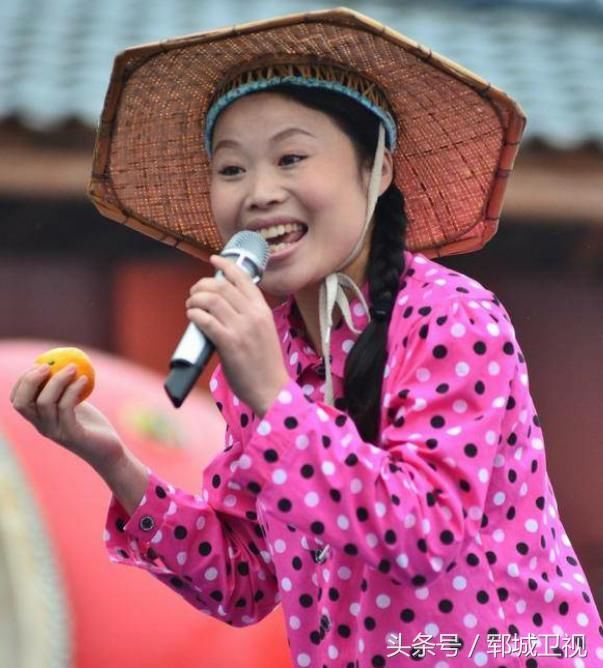 被封杀后的草帽姐徐桂花,现在的情况如何?