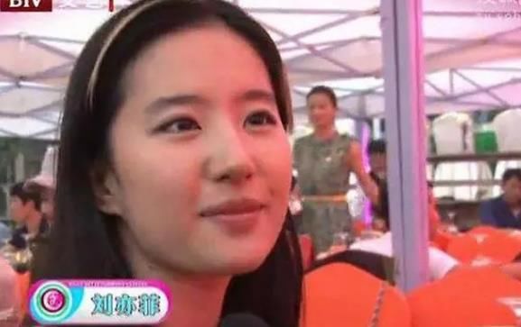 这些明星竟然是同学,朱亚文帮刘亦菲排练,黄圣