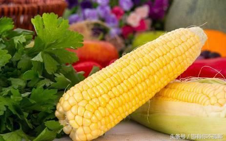 煮玉米用热水还是凉水?很多人都做错了,难怪煮
