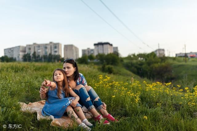 《坐在路边鼓掌的人》浙江高考满分作文,看哭
