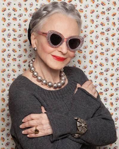 70岁摩登奶奶脸上没斑没皱,居然是靠几毛钱的小东西来洗脸护肤