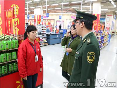 赫山消防突击开考 现场抽查超市员工一懂三会