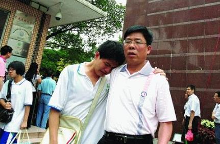 小伙高考成绩670分,却被三流大学录取,得知真