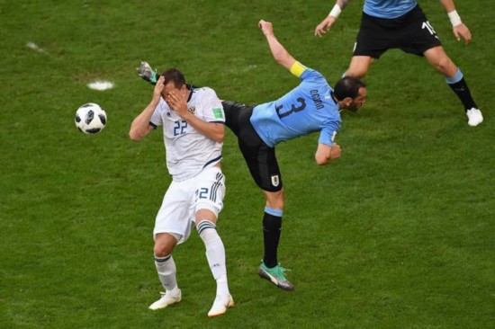 世界杯-苏神卡瓦尼破门 乌拉圭3-0胜俄罗斯夺头