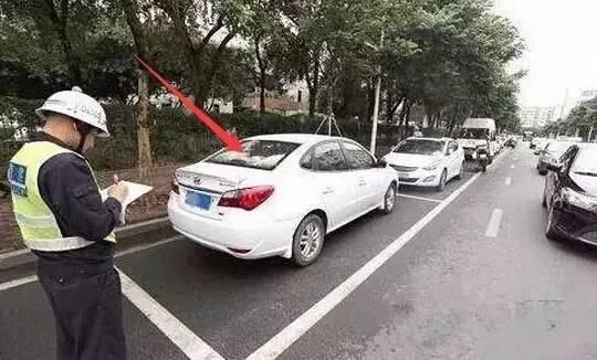 逆向停车罚款200,扣3分!不按方向箭头停车也属