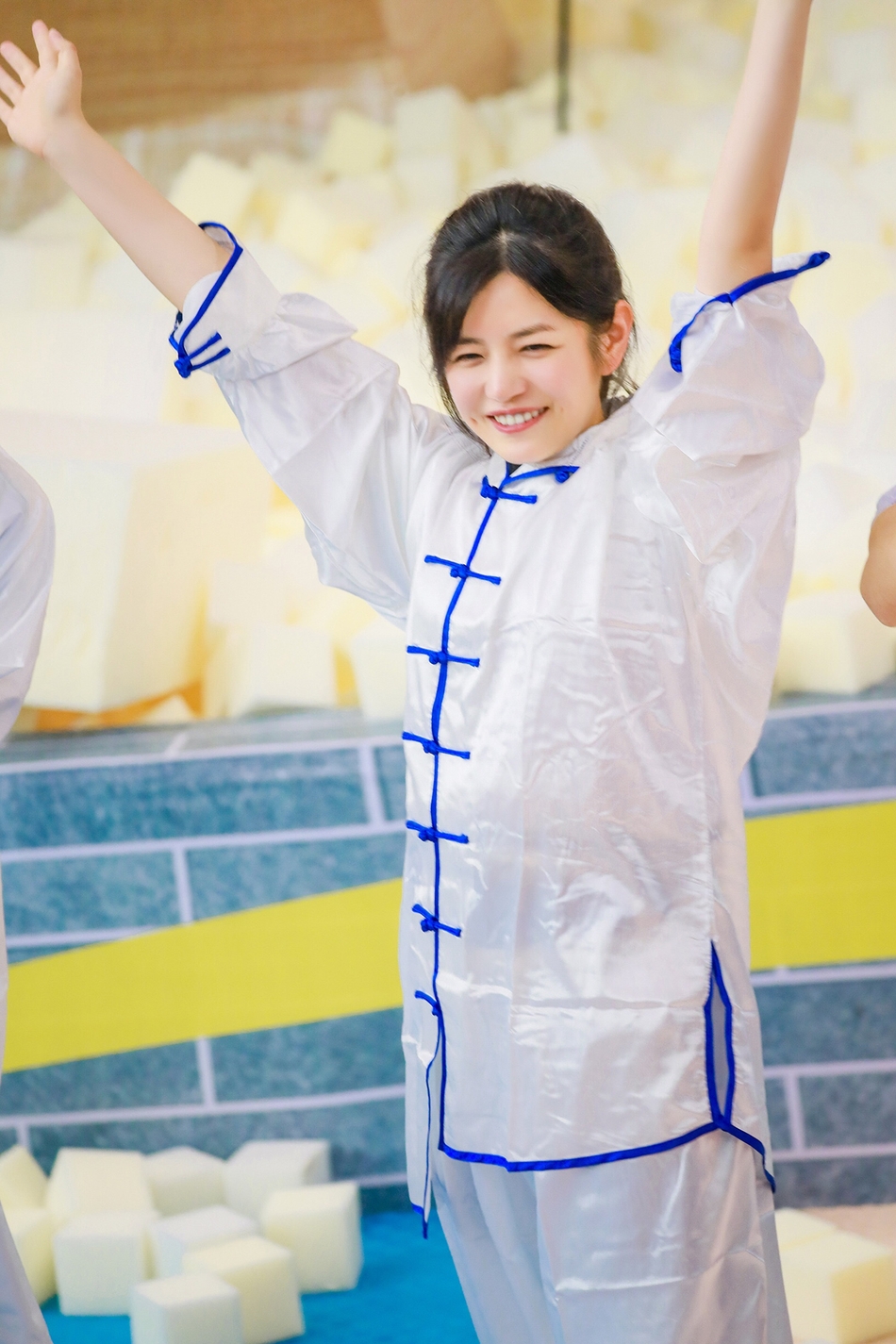 陈妍希长发民国装坐黄包车 清纯似冷清秋