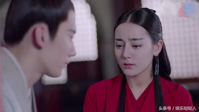 迪丽热巴《烈火如歌》热播,而脖子上清晰的吻