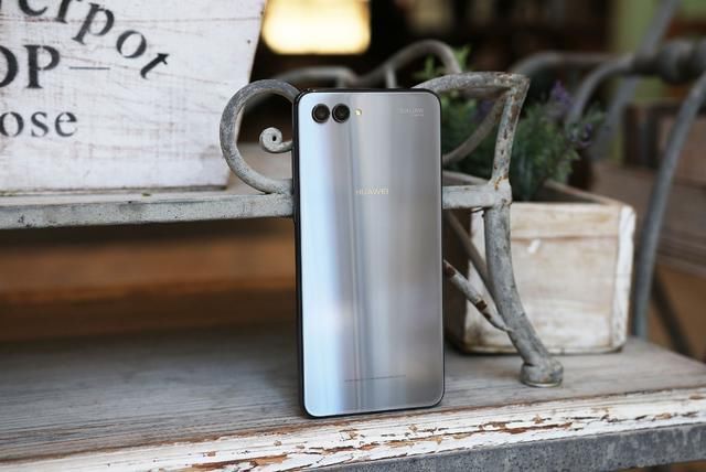 当双玻璃镜面玻璃邂逅全面屏 HUAWEI nova 2