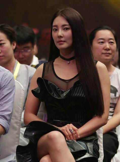 张雨绮没有穿内衣照片_张雨绮穿内衣