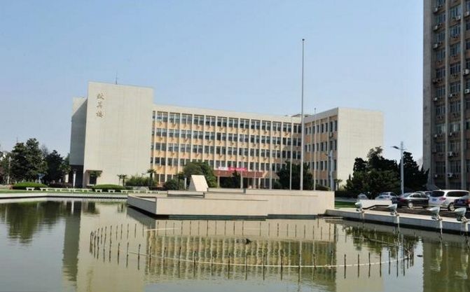 中国退学率最高的大学,高考状元都被劝退,慎报