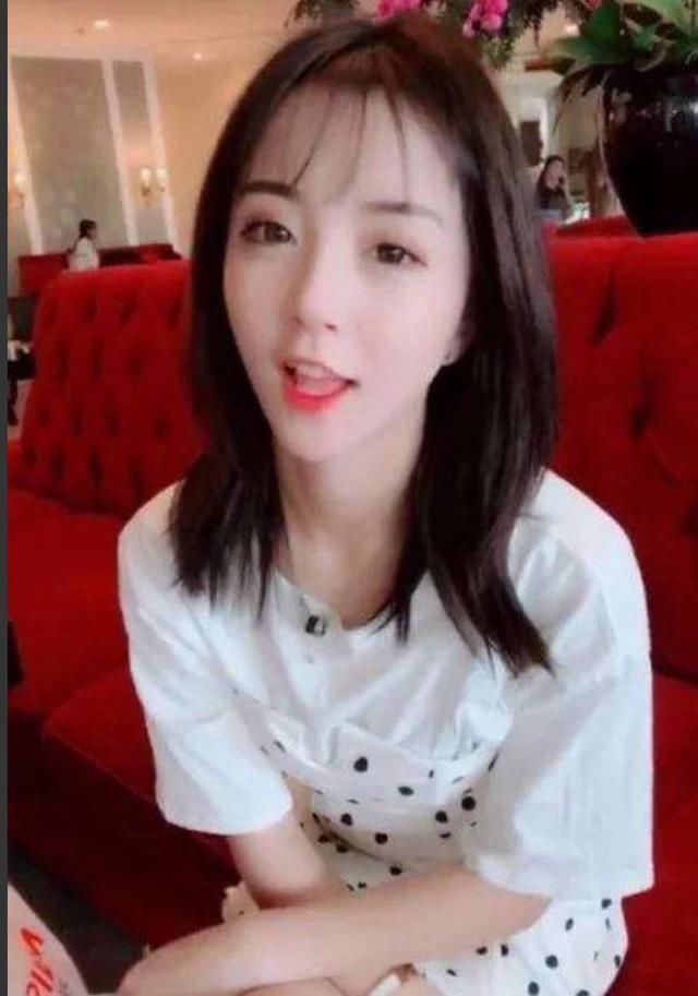 躲不过莉哥一笑,被深深迷住,五千块钱买微信,是