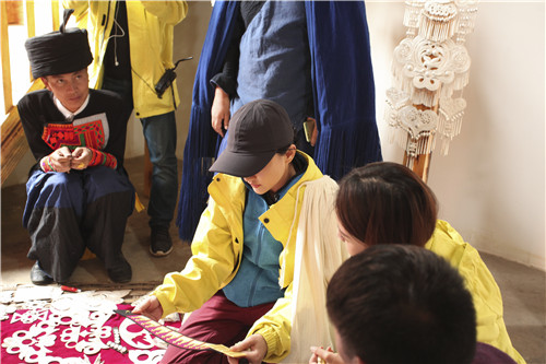 电影频道脱贫攻坚战--星光行动 周迅教师节四