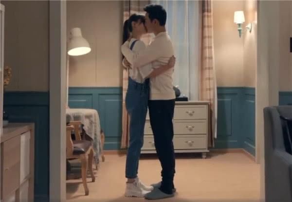 唐嫣罗晋演情侣吻戏不断 几乎每集都有吻戏 看