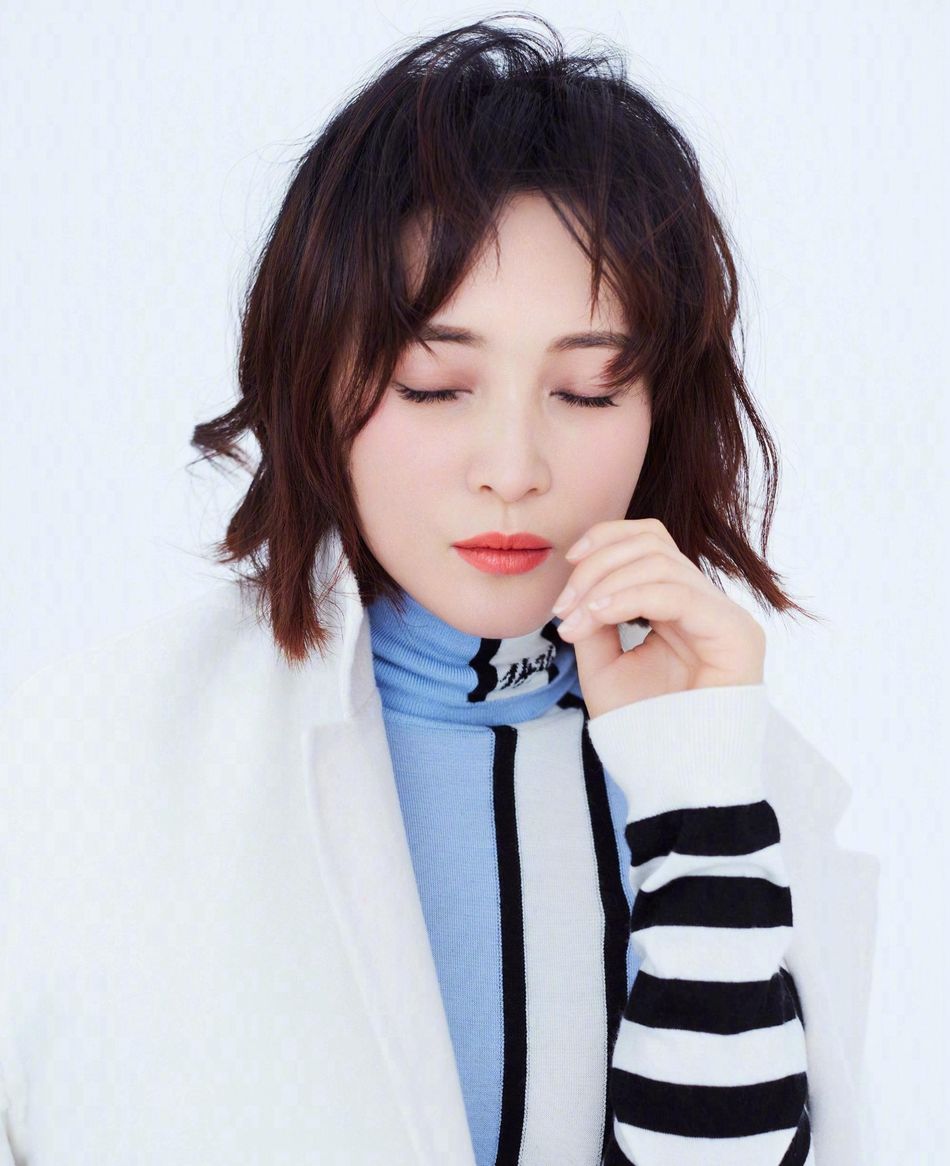 古装女神蒋勤勤高龄产妇孕照,时尚短发气质不