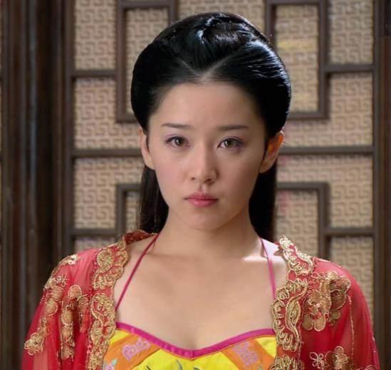 影视剧里那些经典肚兜女明星