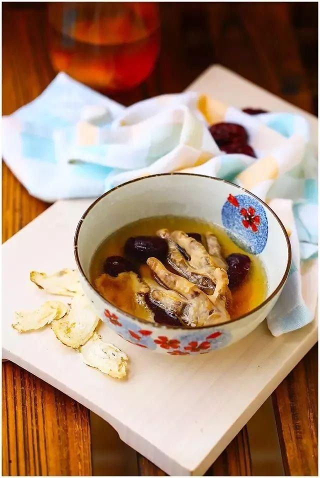 补气补血养颜汤汤水里渗透着浓浓的胶原蛋白