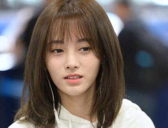 四千年短发美女撞脸郑爽?鞠婧祎一袭白衣似高中少女