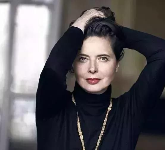 最贵超模变农夫,65岁再次成为兰蔻代言人,看她