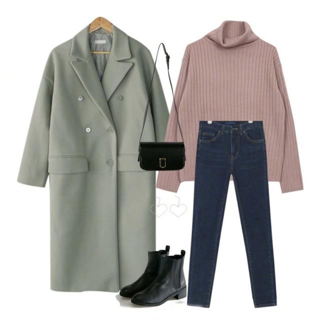 甜美的粉色高领毛衣搭配