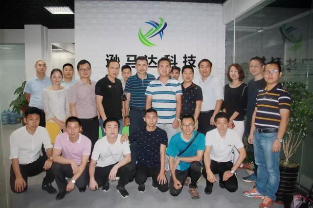 岳阳县商会组织走访平湖电商小伙伴 大家交流