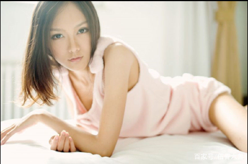 王思聪的第二任女友叫做王颖,是瑞丽模特大赛的亚军.