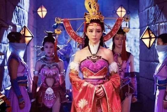 娱乐圈潜规则?90后女星自述一年百次被潜,杨幂