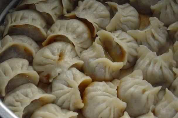 过年吃饺子 别总想着煮着吃 其实这么吃也特别美味 雪花新闻