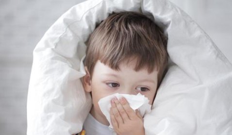 家里有宝宝的注意了,宝宝咳嗽吃这些东西会更