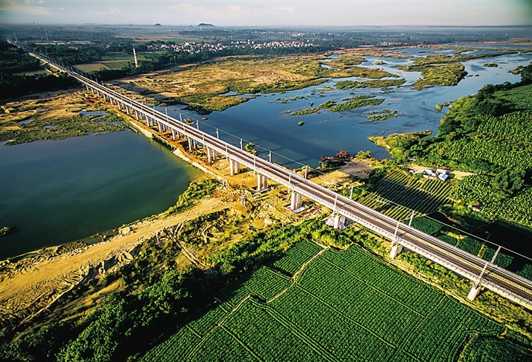 海南日报记者 李幸璜 摄 腊月的昌化江下游,昌江黎族自治县昌化镇