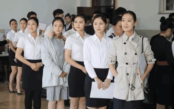 面试官:4个香蕉分给5个客人,90后女生巧妙回答