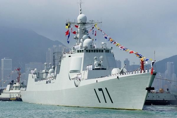 美国派15艘战舰到南海惹事,中国进行全程监视