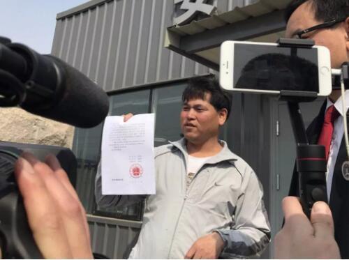 男子被冤杀人关押26年再审6年 今被判无罪 男子被冤杀人关押26年再审6年 今被判无罪