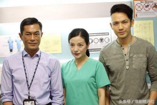 赵薇遭银监会罚款后常驻香港,晒与古巨基贴面