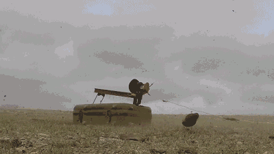 据了解,1969年,该旅的前身——第50军某步兵师与西藏军区某步兵师互换番号与防务,并在1985年后改编为我军仅有的2支山地步兵旅之一,常驻林芝地区。