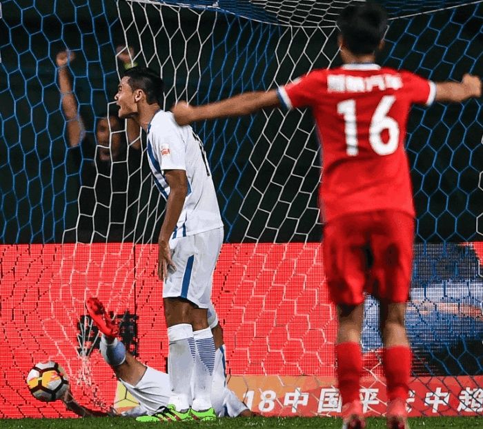 中超比赛笑点多,富力制造最搞笑乌龙球!