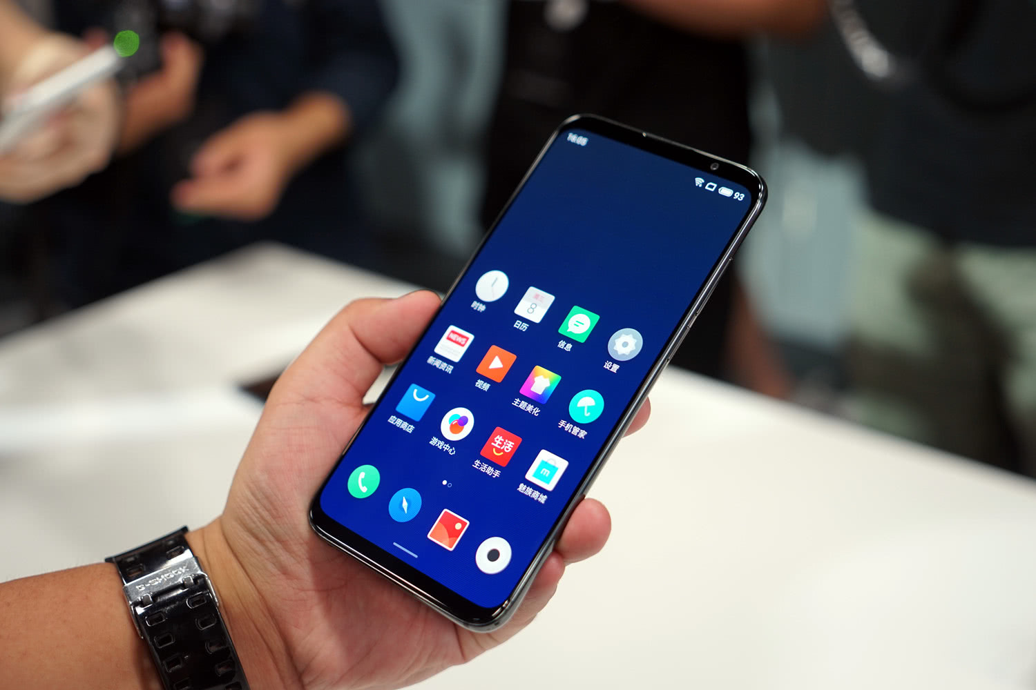 魅族16现场真机图赏:极致全面屏+骁龙845+屏