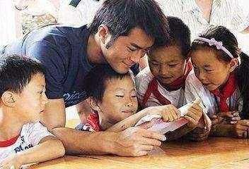 这几位明星都蹲过监狱,万万没想到他竟也曾进