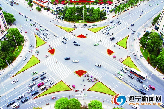 澳门常驻人口_放宽城市落户限制 发改委 随迁子女可就近受教育(2)