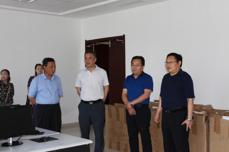 湖北省档案局副局长马尚云一行来市档案馆参观