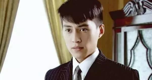 终于知道靳东为啥快40才红,年轻时的他瘦得麻