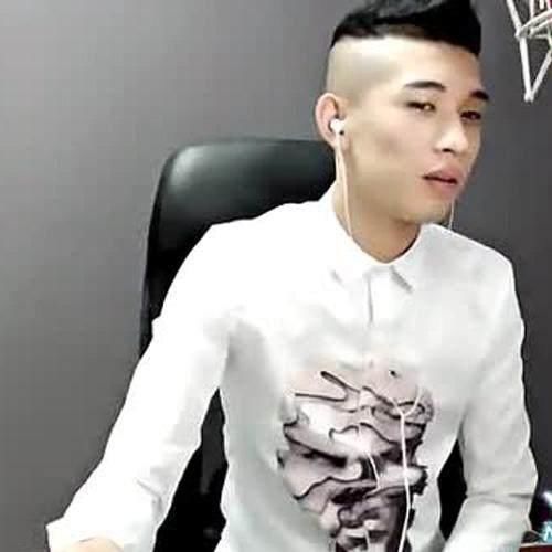 土豪刷两万力挺Mc天佑, 主播为了金钱跪舔神