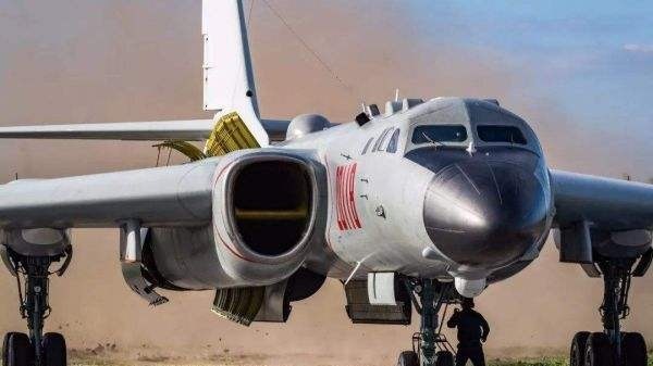 中国空军首次公布国际空域排除外机干扰影音